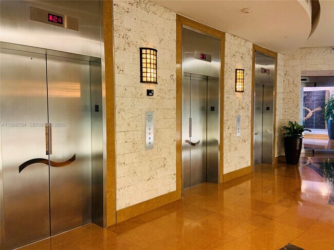 Building Photo - 801 Brickell Key Blvd