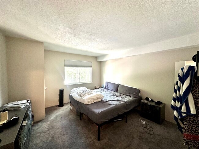 Building Photo - 52 Silver Hill Ln