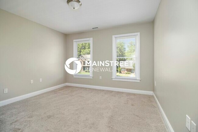 Building Photo - 5 Bedroom Pet-Friendly Home in Charlotte, NC with Main Street Renewal