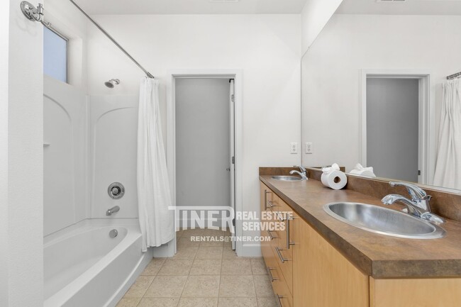 Building Photo - Industrial Loft in Fabulous Downtown Neigh...