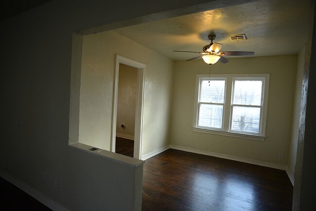 Building Photo - 3612 W Park Pl