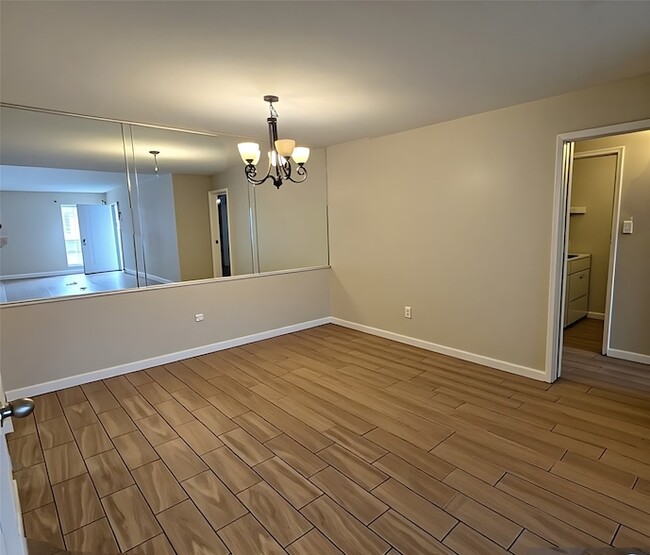 Building Photo - 7400 Bellerive Dr