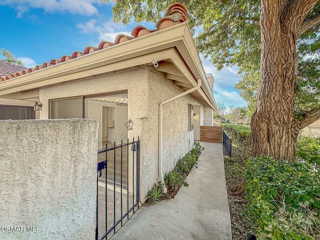 Building Photo - 655 Arroyo Oaks Dr