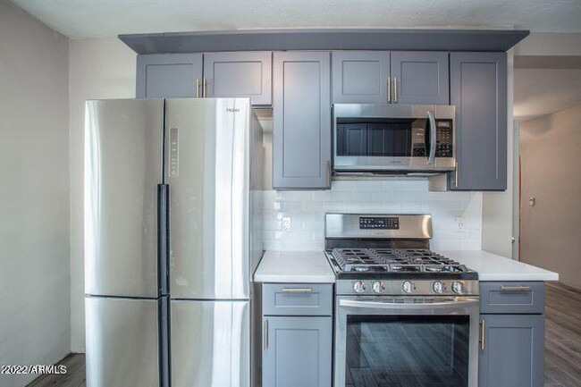 Building Photo - 2521 N 28th Pl