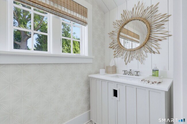 Building Photo - 8 Rowayton Ave