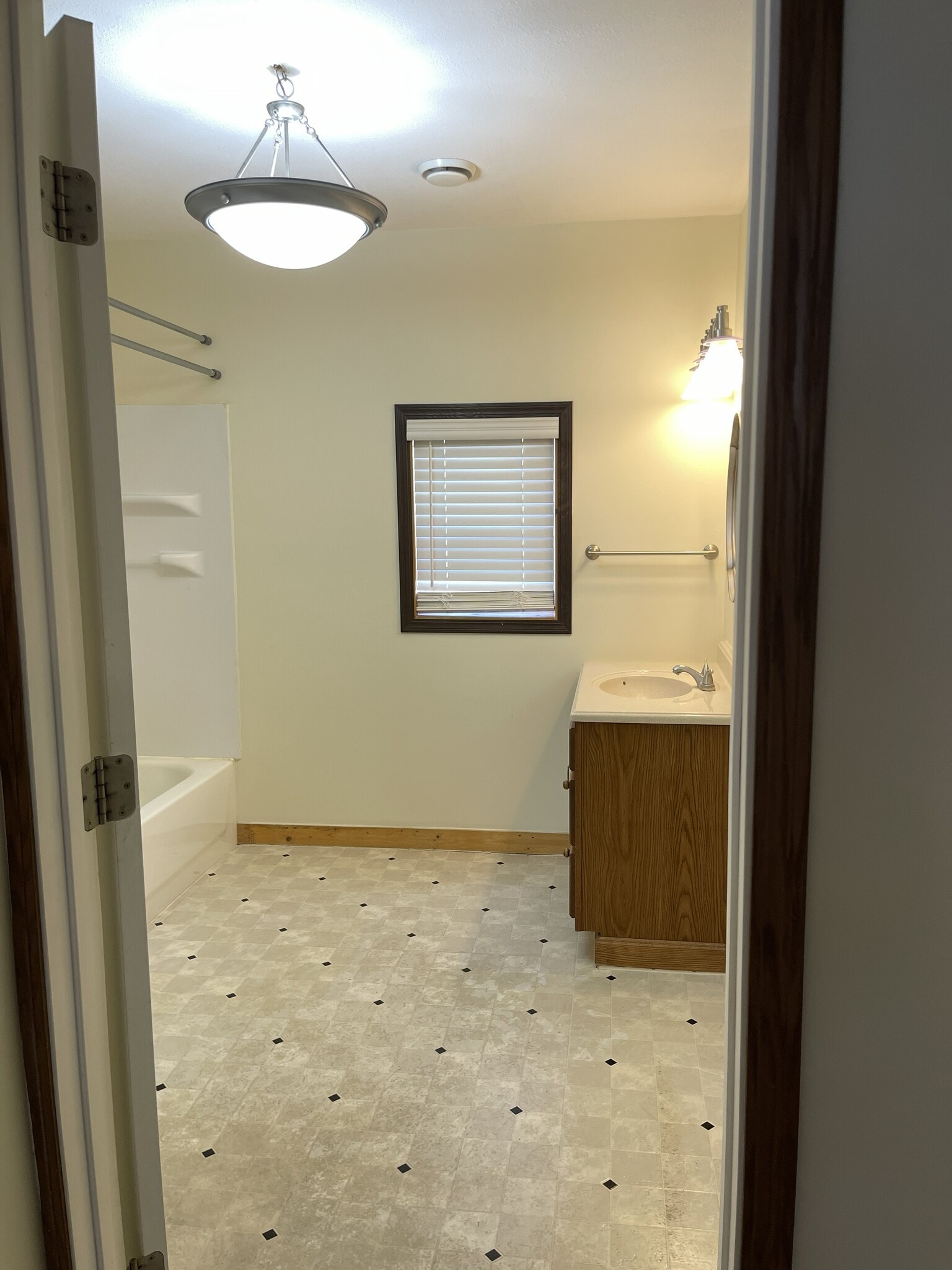 Building Photo - 1048 Caldwell Ave