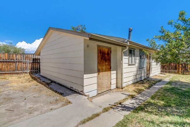 Building Photo - 1350 N 17th St
