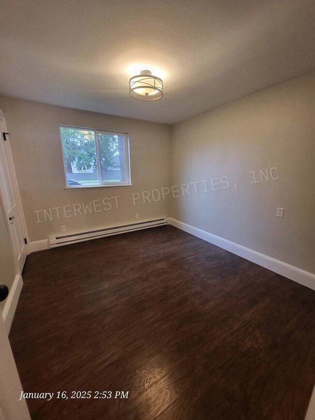 Building Photo - Super Cute 2bd Ranch Style Hillsboro home w/Garage, w/d hookups and yard!