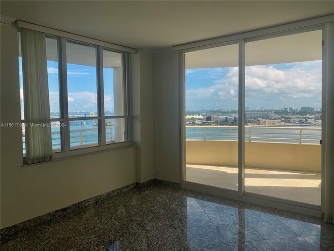 Building Photo - 888 Brickell Key Dr