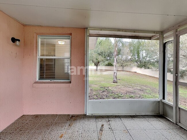 Building Photo - 12241 Woodglen Cir