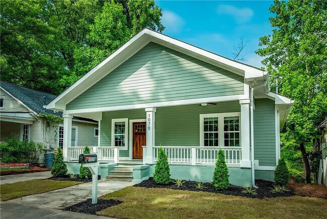 Building Photo - 1070 White Oak Ave SW