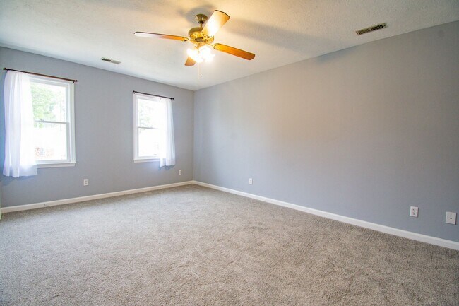 Building Photo - Available Soon! 3 Bedroom 2.5 Bathroom with Large Backyard and 2 Car Garage!