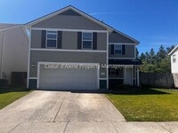 Building Photo - 4 bed house in Hawk's Nest!