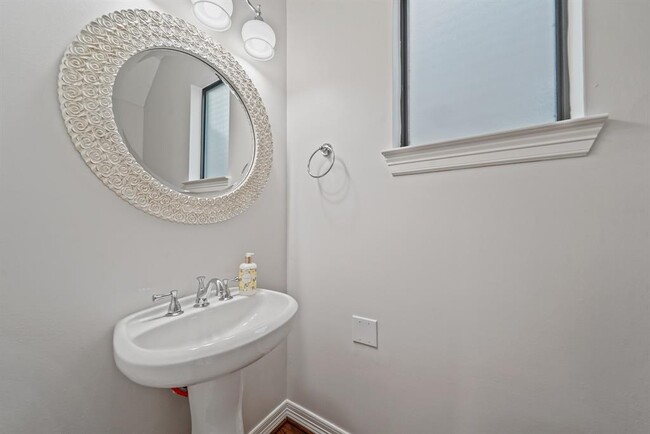 Building Photo - 1846 Woodbend Village Ct