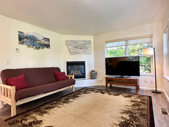 Building Photo - 12 River Falls Dr