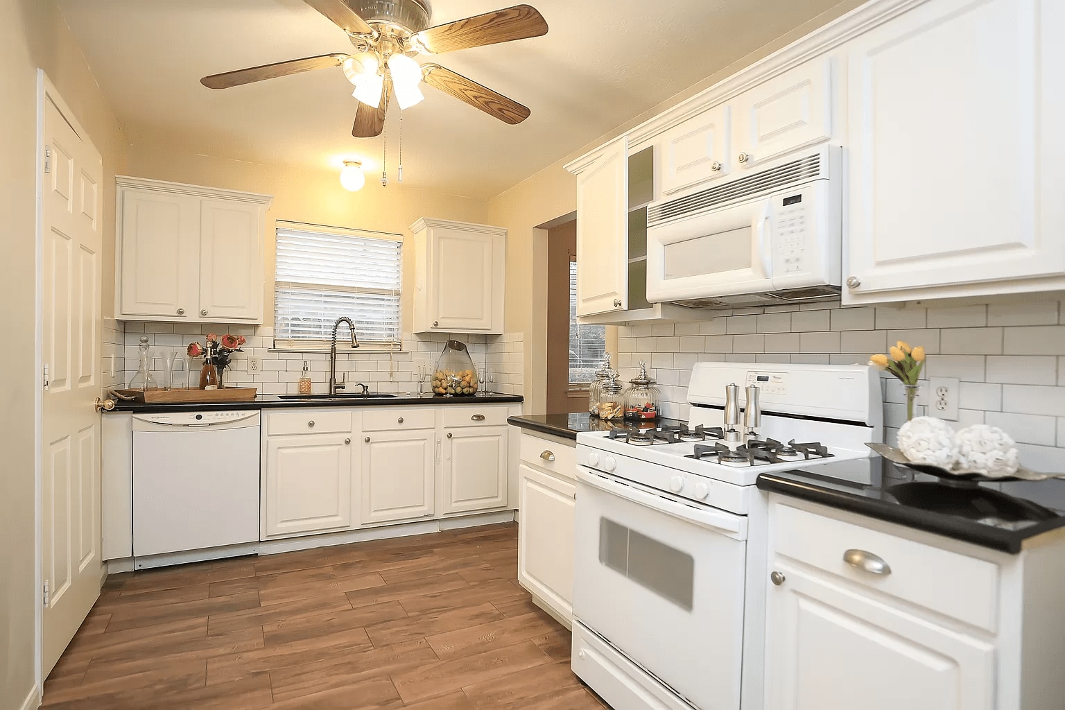 Building Photo - 208 Armand Bay Dr