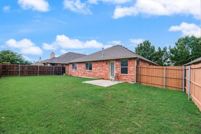 Building Photo - "Spacious 4-Bedroom with 2 Baths and 2,116 Sq Ft in Little Elm!"