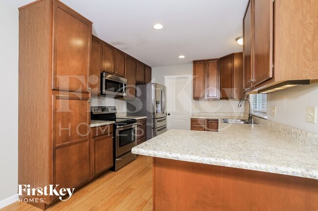 Building Photo - 2724 Parkerridge Dr