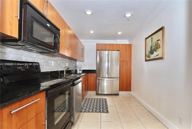 Building Photo - 3001 S Ocean Dr