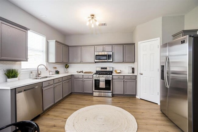 Building Photo - 25234 Clover Ranch Dr