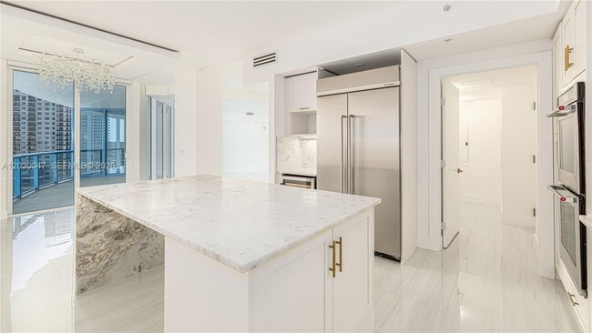 Building Photo - 333 Las Olas Way