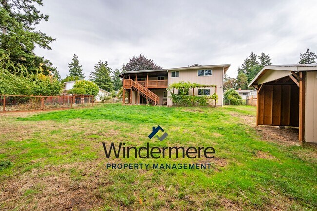 Building Photo - Spacious 3 Bedroom 3 Bath in town