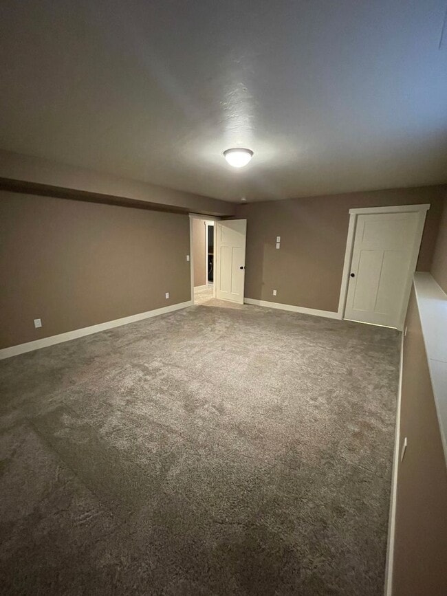 Building Photo - Beautiful Pet Friendly Home