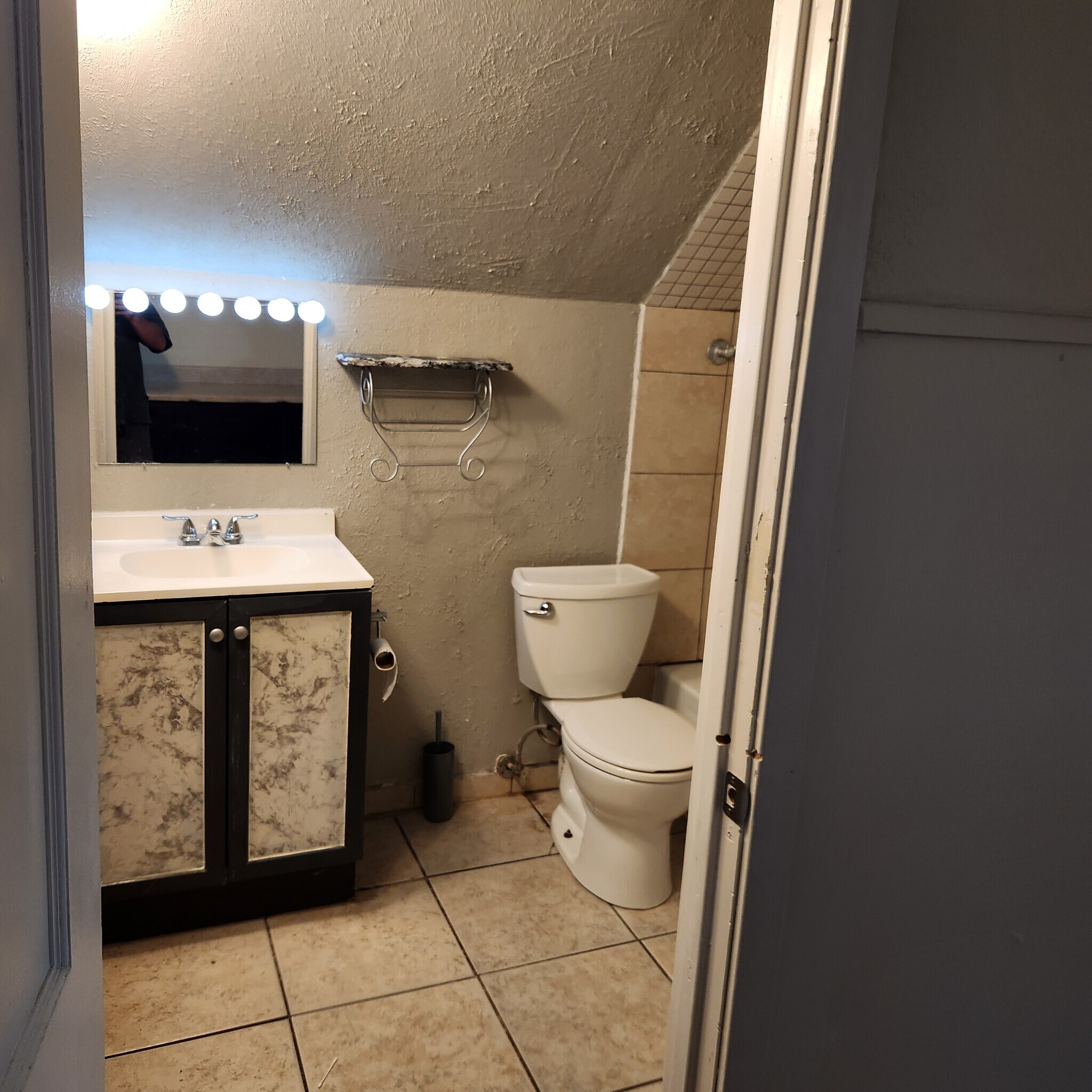 Building Photo - 896 Delia Ave