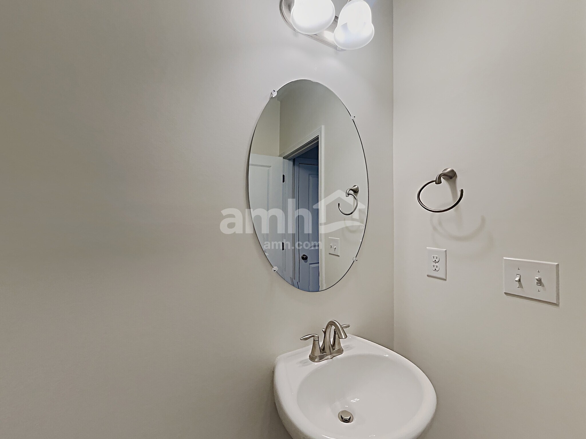 Building Photo - 20 Valley Brook Ct