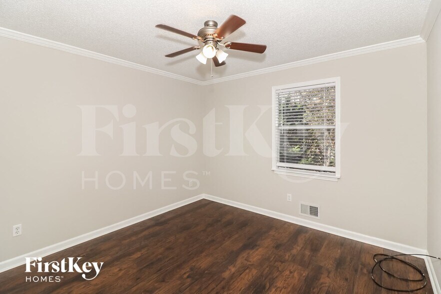 Building Photo - 4565 Bonneville Dr