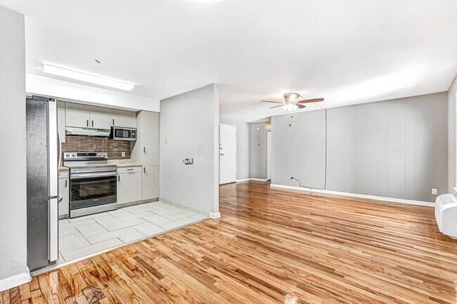 Building Photo - 416 68th St