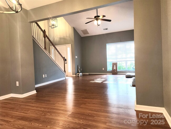 Building Photo - 3108 Leicester Dr