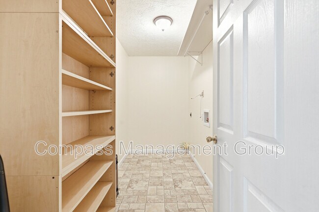 Building Photo - 1690 River Bend Rd