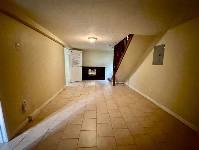 Building Photo - Charming 3 Bedroom Portland Home!