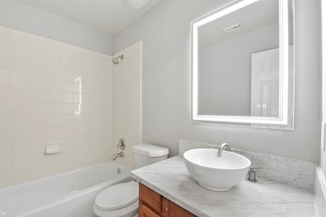 Building Photo - 15819 Misty Loch Ln