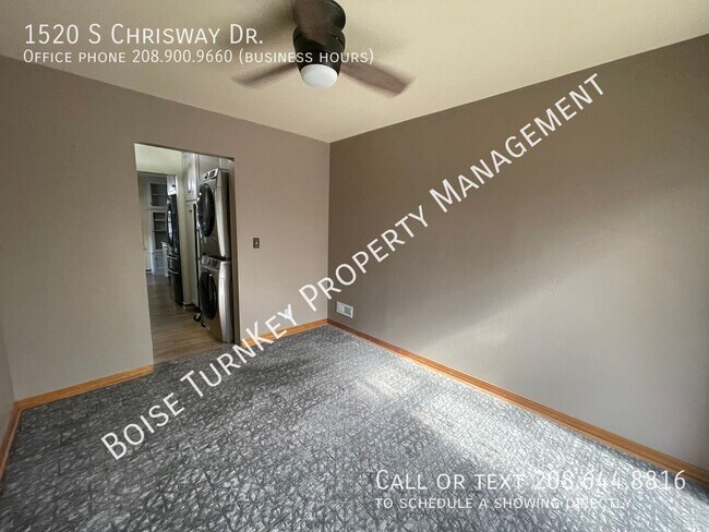 Building Photo - 1520 Chrisway Dr