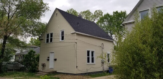 Building Photo - 12000 Bennington Ave
