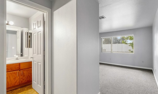 Building Photo - Lake Front Condo! Available NOW!