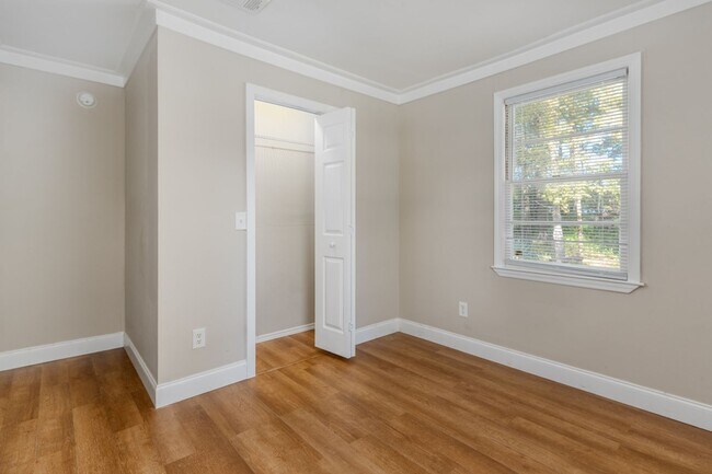 Building Photo - Beautifully updated, all-brick home locate...