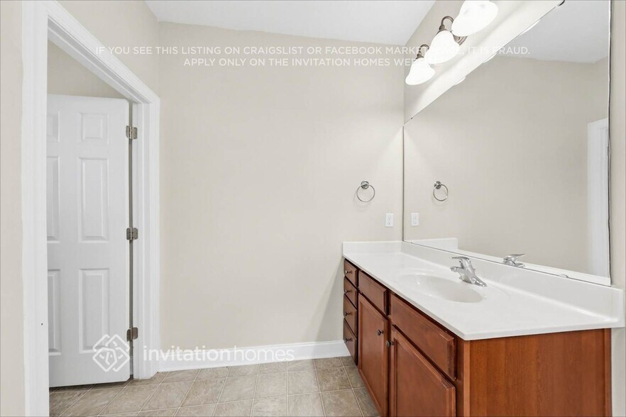 Building Photo - 8627 Ridgeline Ln