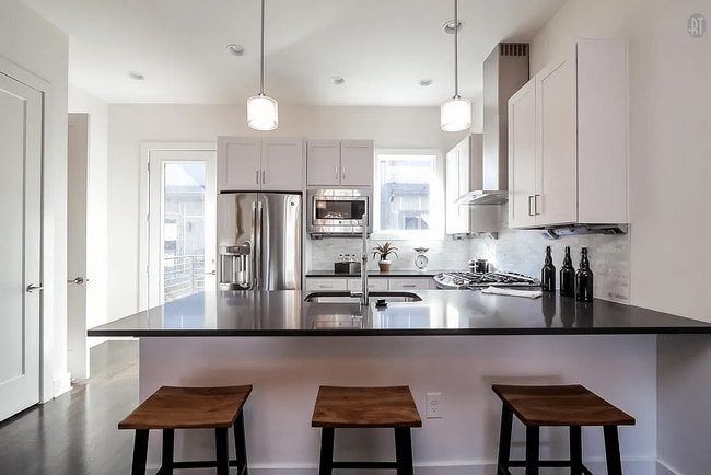 Building Photo - "Charming 3 Bed, 3 1/2 Baths Townhouse in Nashville's Desirable 37204 Neighborhood!" In The Heart...