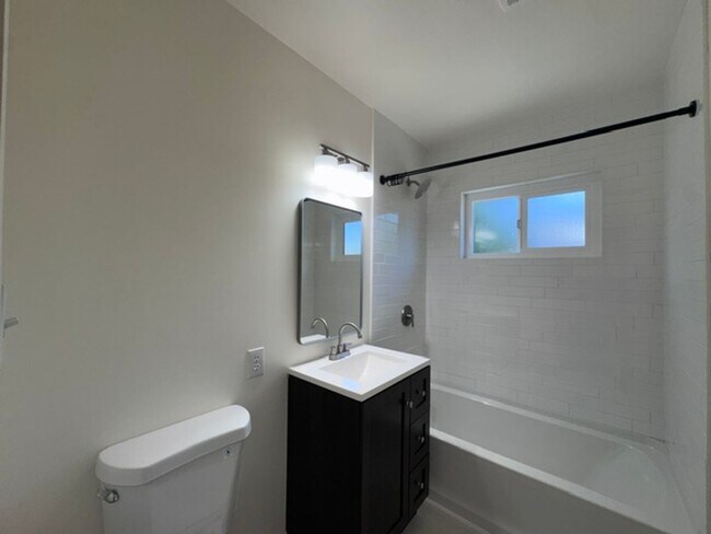 Building Photo - Charming 3-Bedroom Home with 2-Car Garage & Driveway Parking in North Long Beach