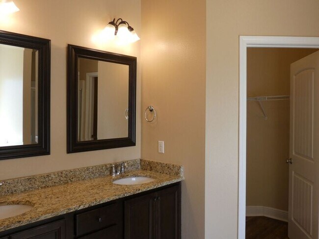 Building Photo - 5957 Palermo Dr