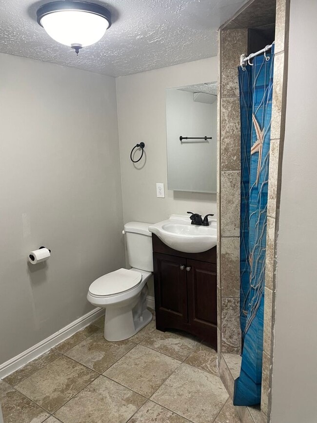 Building Photo - 4 Bed/2 Bath home in Harrisville