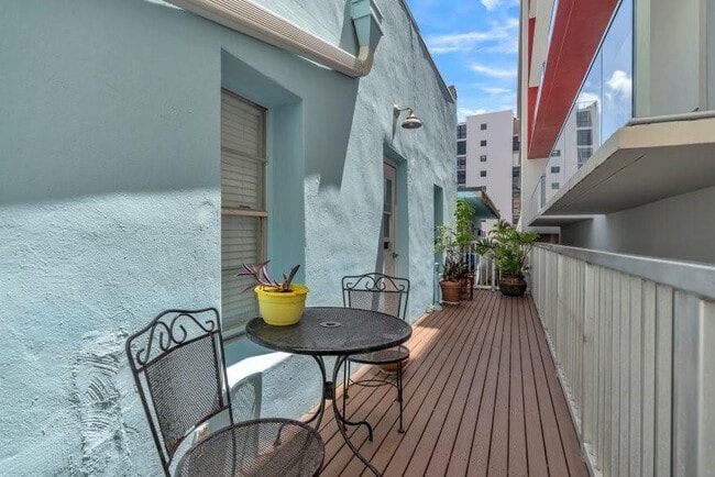 Building Photo - 324 Indiana St