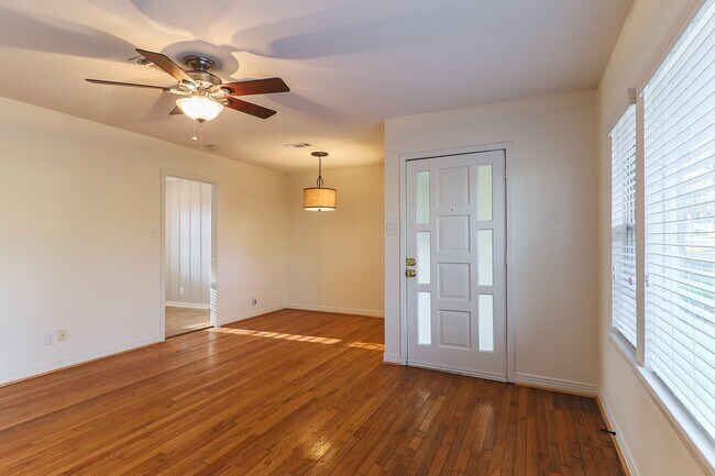 Building Photo - 1305 Bettes St