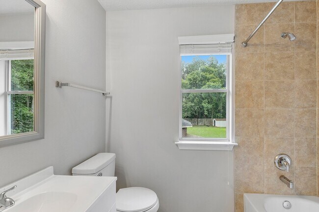 Building Photo - 18111 Stone Trail Manor Dr