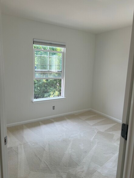 Guest Bedroom 2 - 2553 McLaren Ln