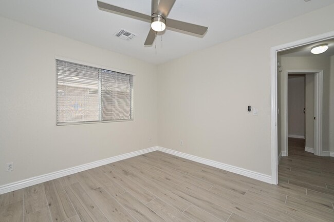 Building Photo - 8119 W Tonto Ln