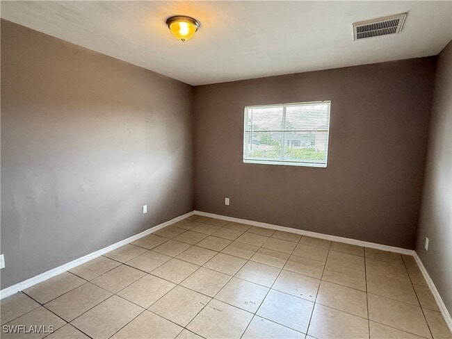 Building Photo - 309 Ivan Ave S